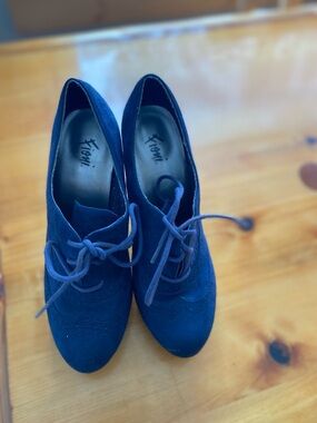FIONI Clothing Blue Suede Lace-Up Oxford Heels